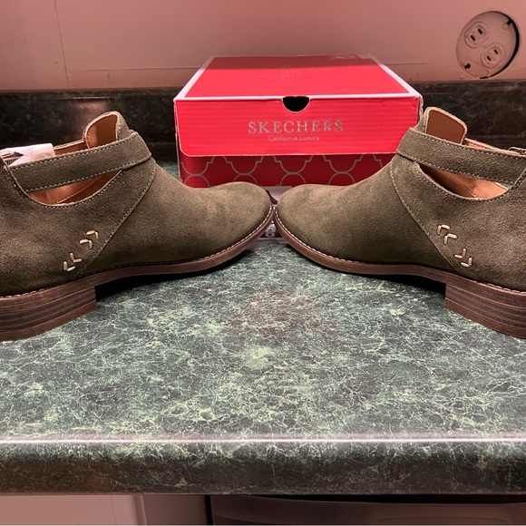 Sketchers olive green suede booties - Picture 5 of 8